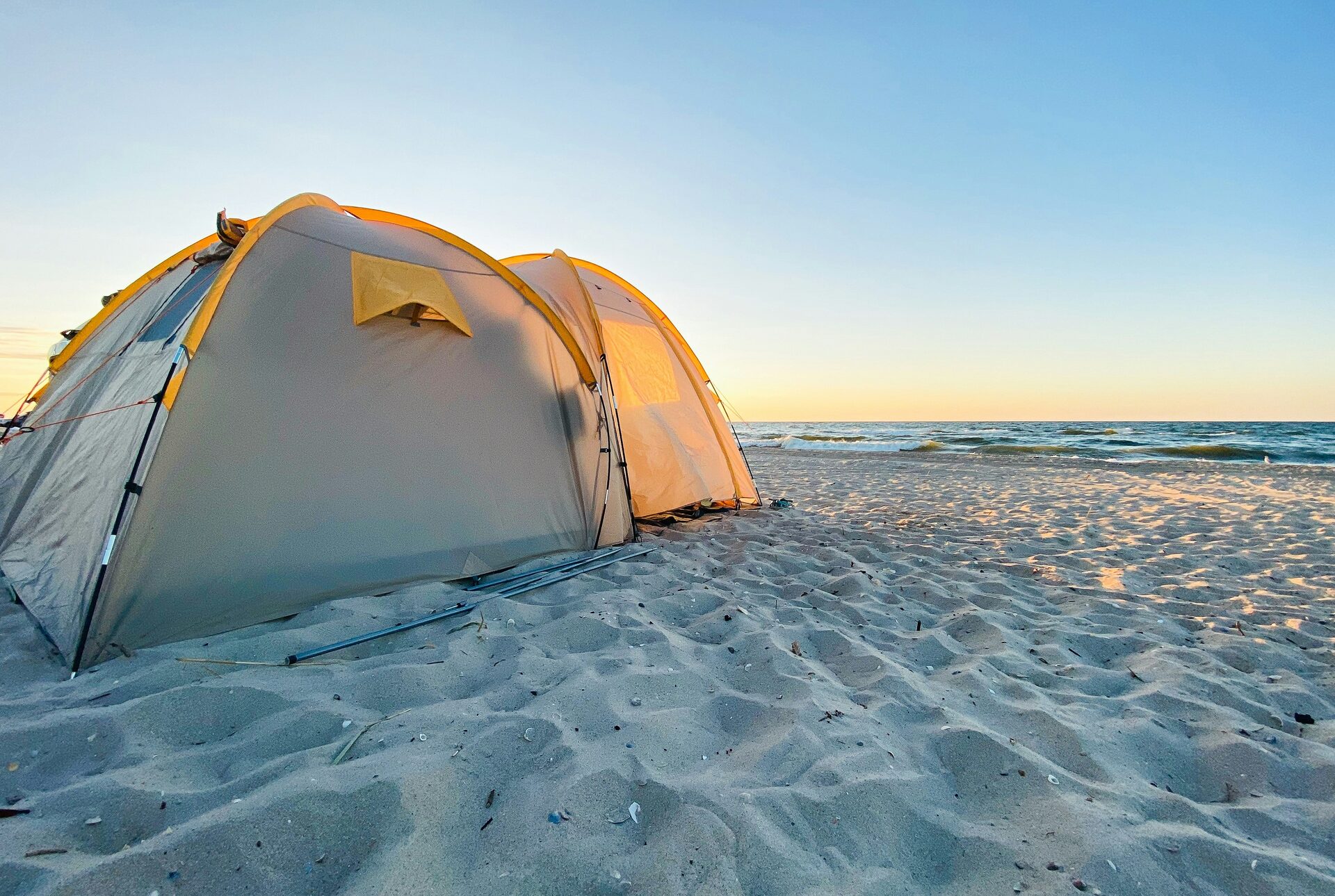 Beach Camping: Tips, Gear & How to Do It Right