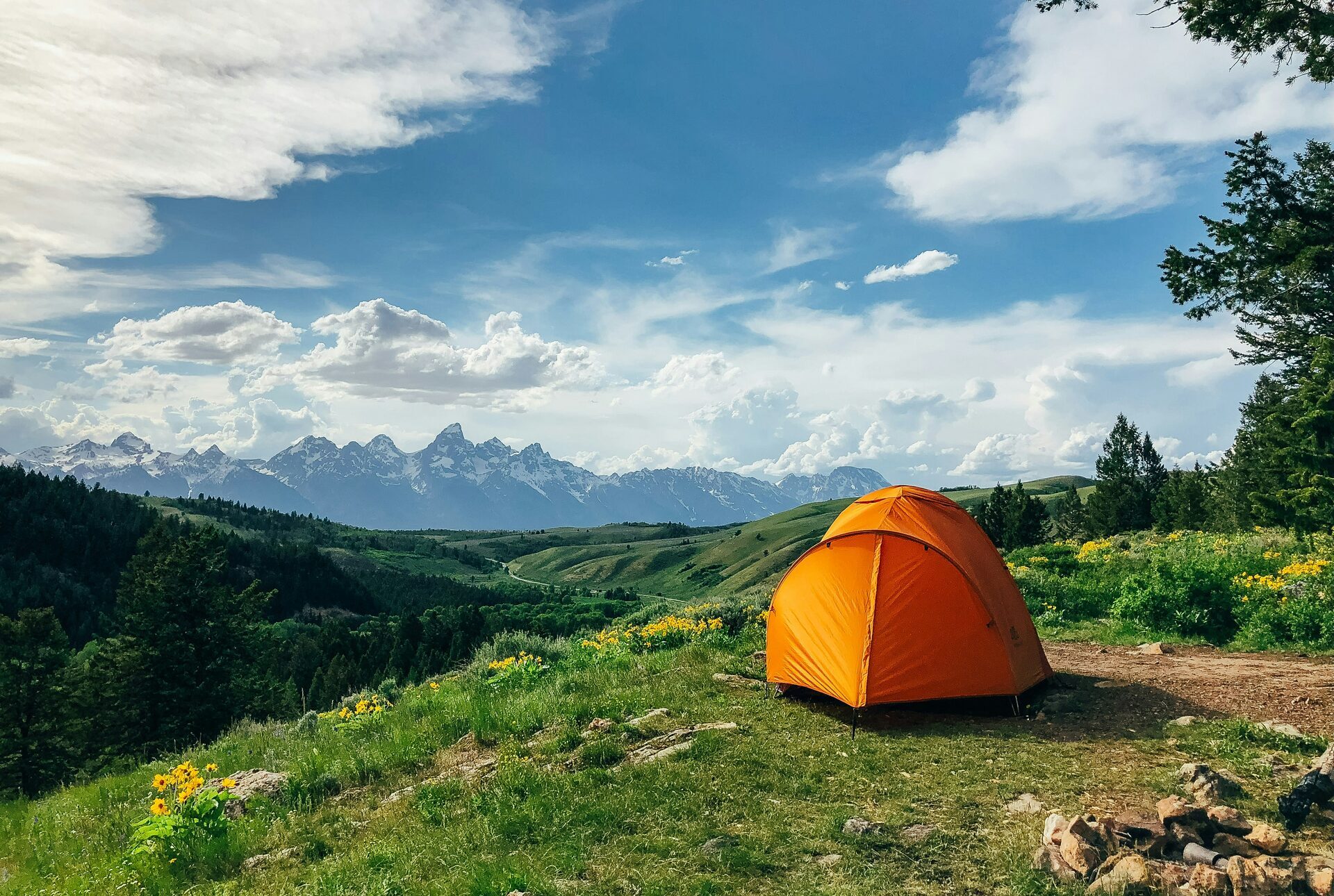 How to Choose the Perfect Campsite (Safety, Comfort & Leave No Trace)