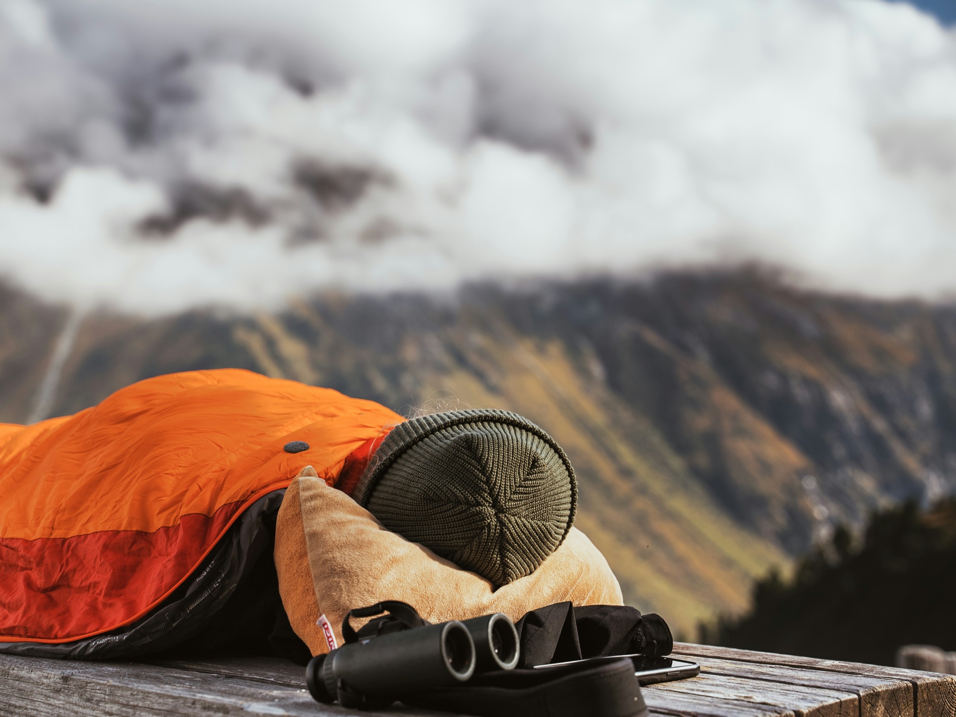 Best Ultralight Puffy Jackets of 2026 — Down & Synthetic Insulation Compared